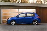 2011 Nissan versa hatch back side view